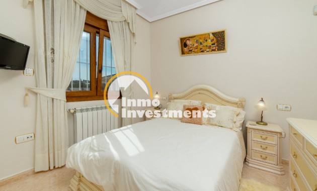 Resale - Villa - Los Altos