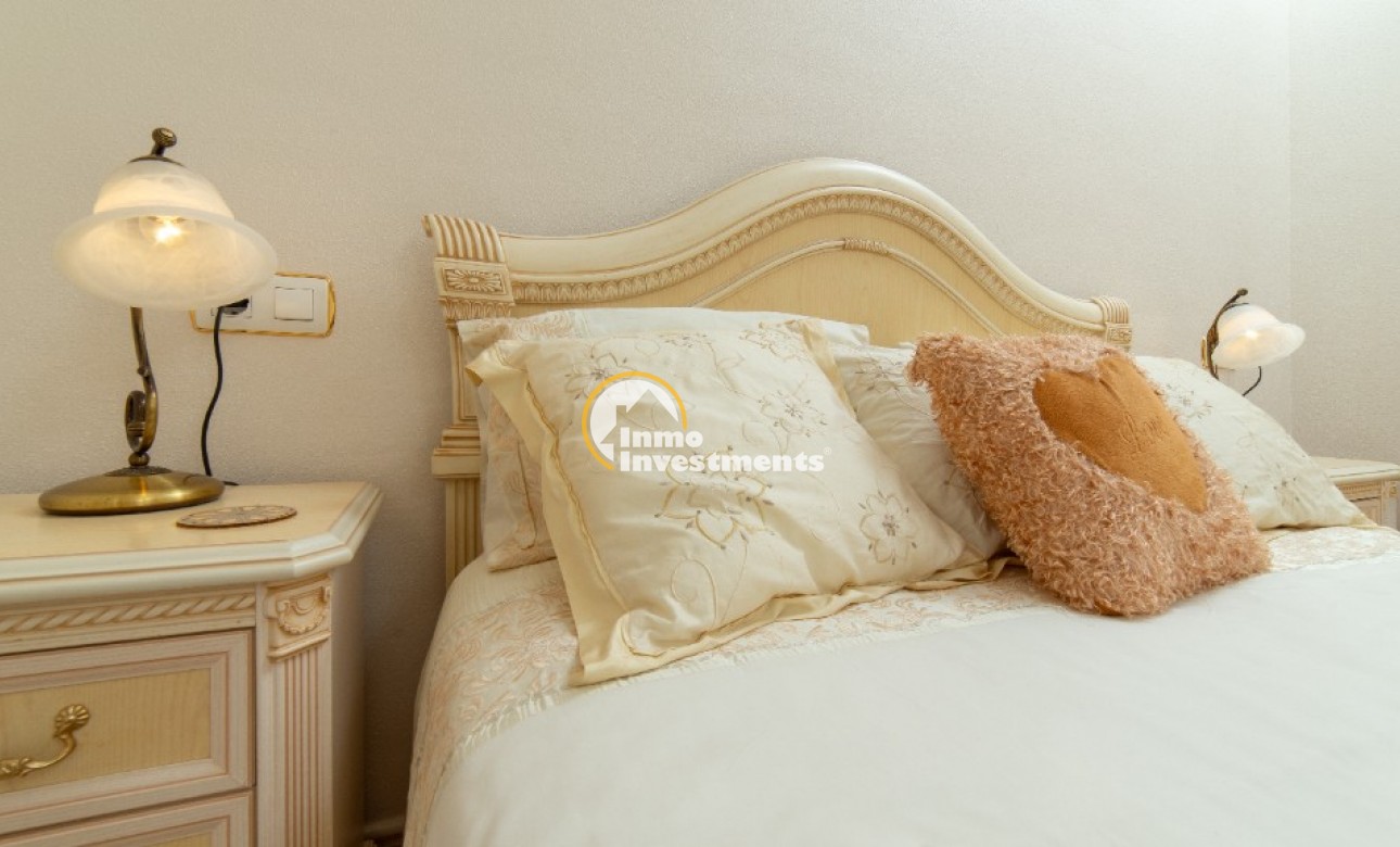 Resale - Villa - Los Altos