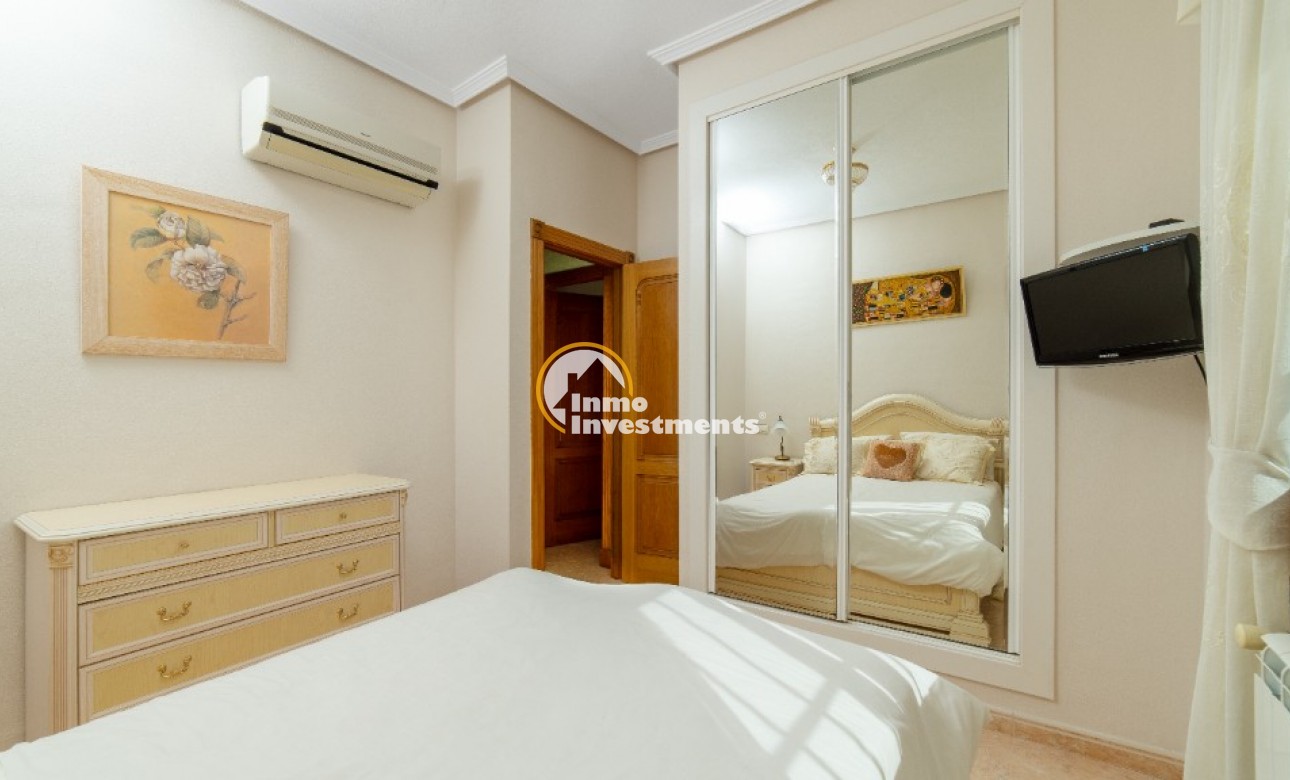 Resale - Villa - Los Altos