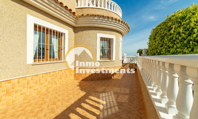 Resale - Villa - Los Altos