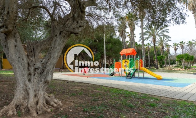 Resale - Villa - Los Altos