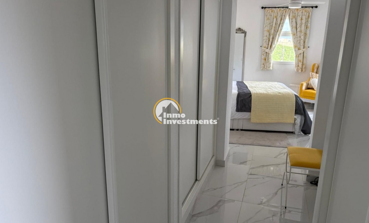 Resale - Villa - Algorfa