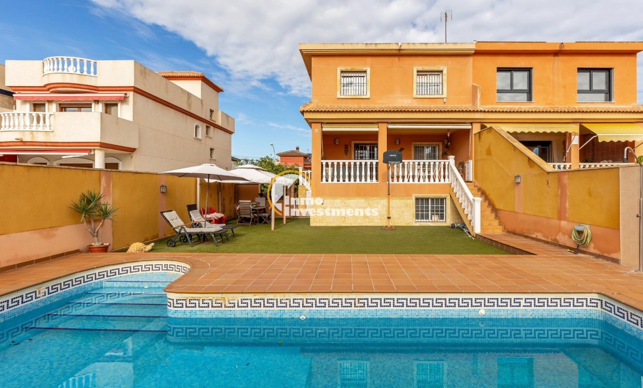 Bestaande bouw - Half vrijstaande villa - Torrevieja - Aguas Nuevas