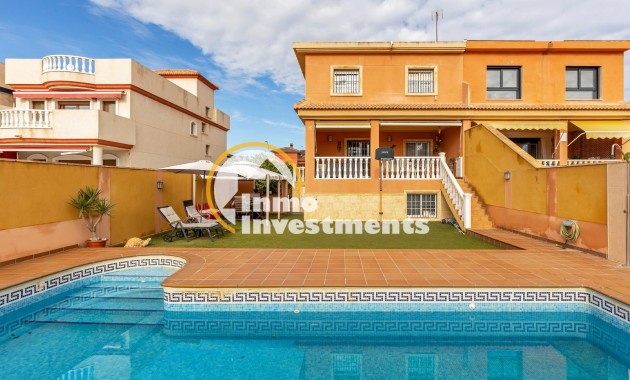 Bestaande bouw - Half vrijstaande villa - Torrevieja - Aguas Nuevas