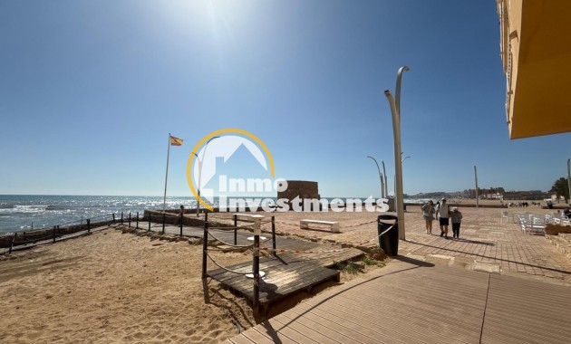 Resale - Apartment - Torrevieja - La Mata pueblo