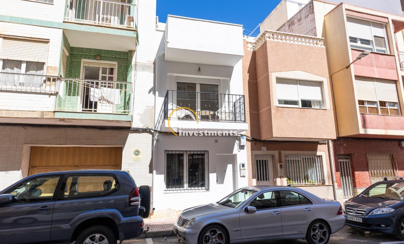 Reventa - Chalet adosado - Torrevieja