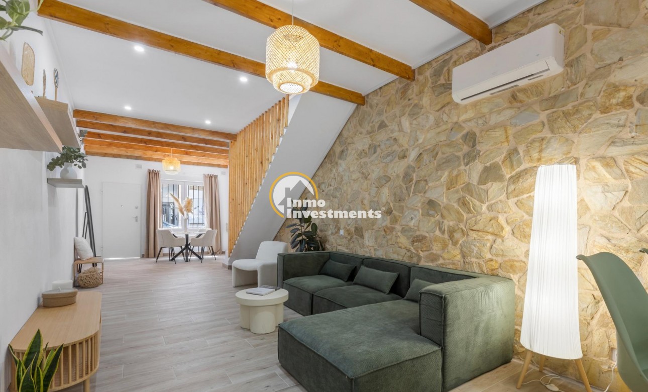 Reventa - Chalet adosado - Torrevieja