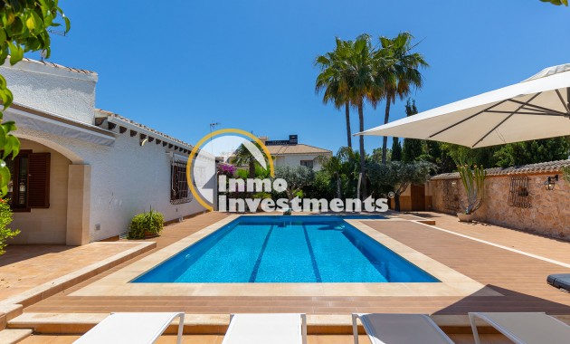 Resale - Villa - Punta Prima - Beachside