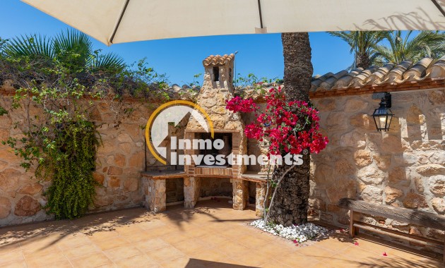 Resale - Villa - Punta Prima - Beachside