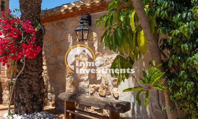 Resale - Villa - Punta Prima - Beachside