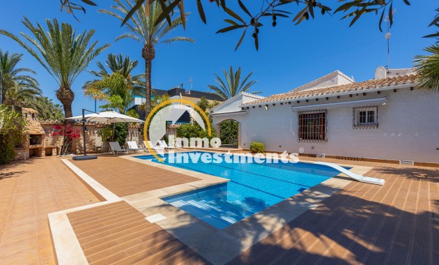 Resale - Villa - Punta Prima - Beachside