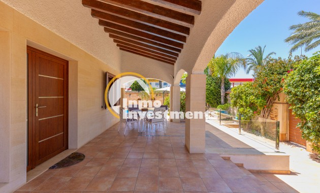 Resale - Villa - Punta Prima - Beachside