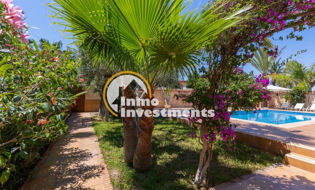 Resale - Villa - Punta Prima - Beachside