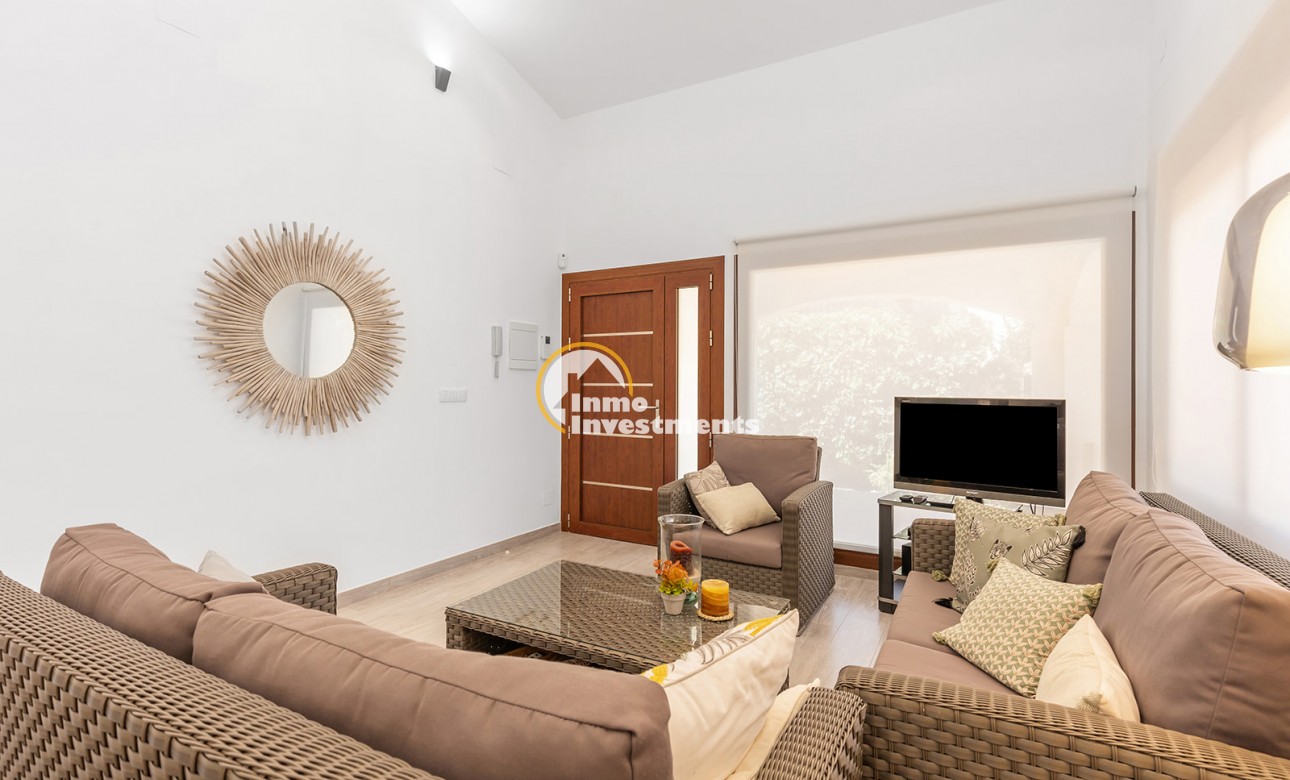 Resale - Villa - Punta Prima - Beachside