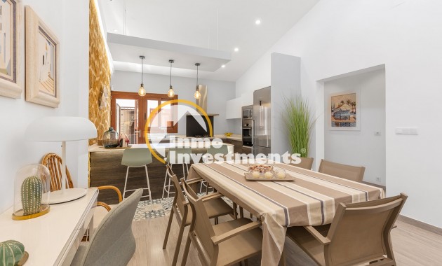 Resale - Villa - Punta Prima - Beachside