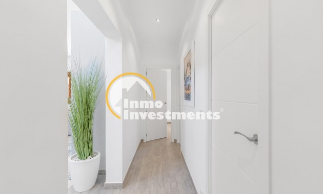 Resale - Villa - Punta Prima - Beachside