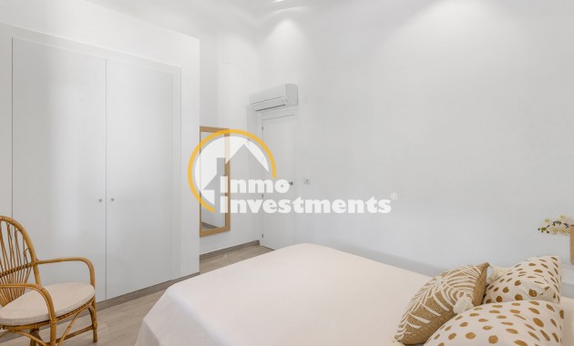 Resale - Villa - Punta Prima - Beachside