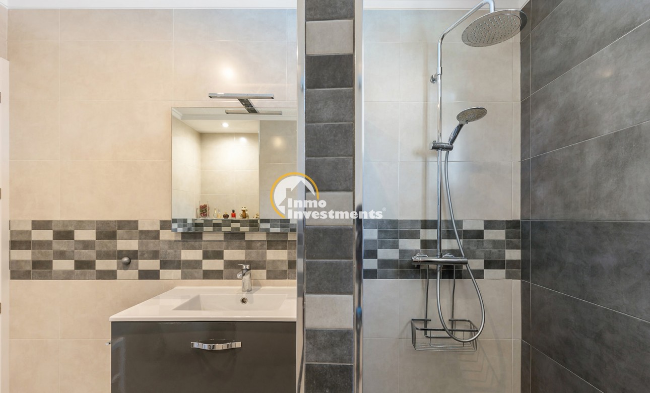 Resale - Villa - Punta Prima - Beachside