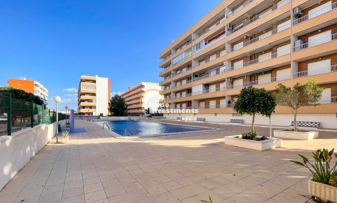 Resale - Apartment - Punta Prima - Beachside