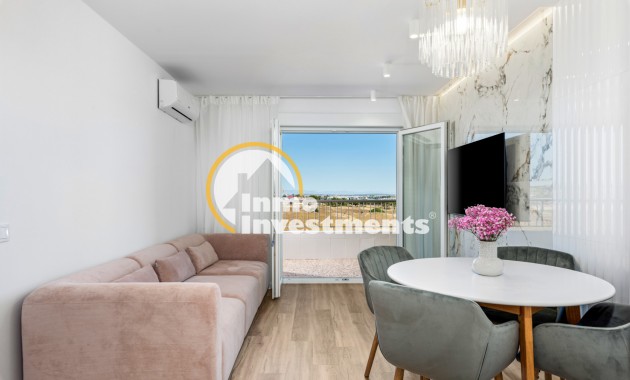 Resale - Apartment - Punta Prima - Beachside