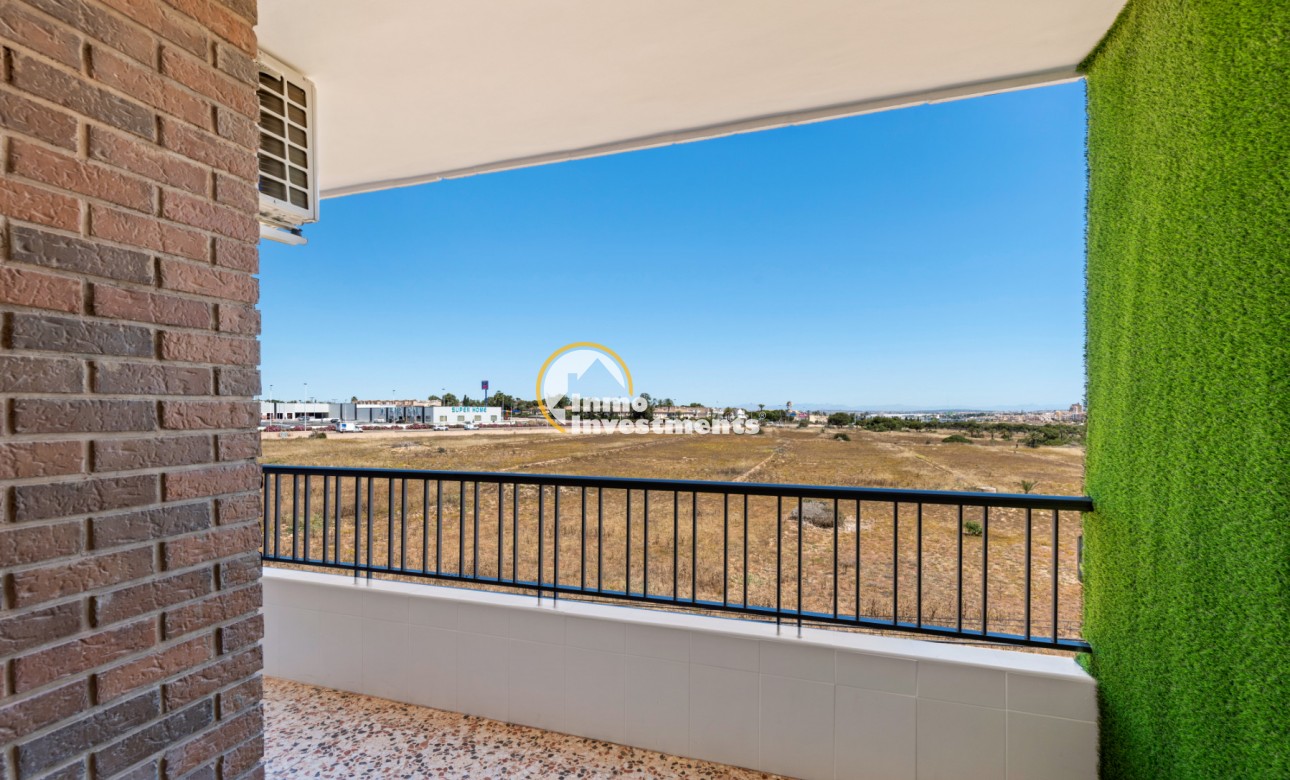 Resale - Apartment - Punta Prima - Beachside