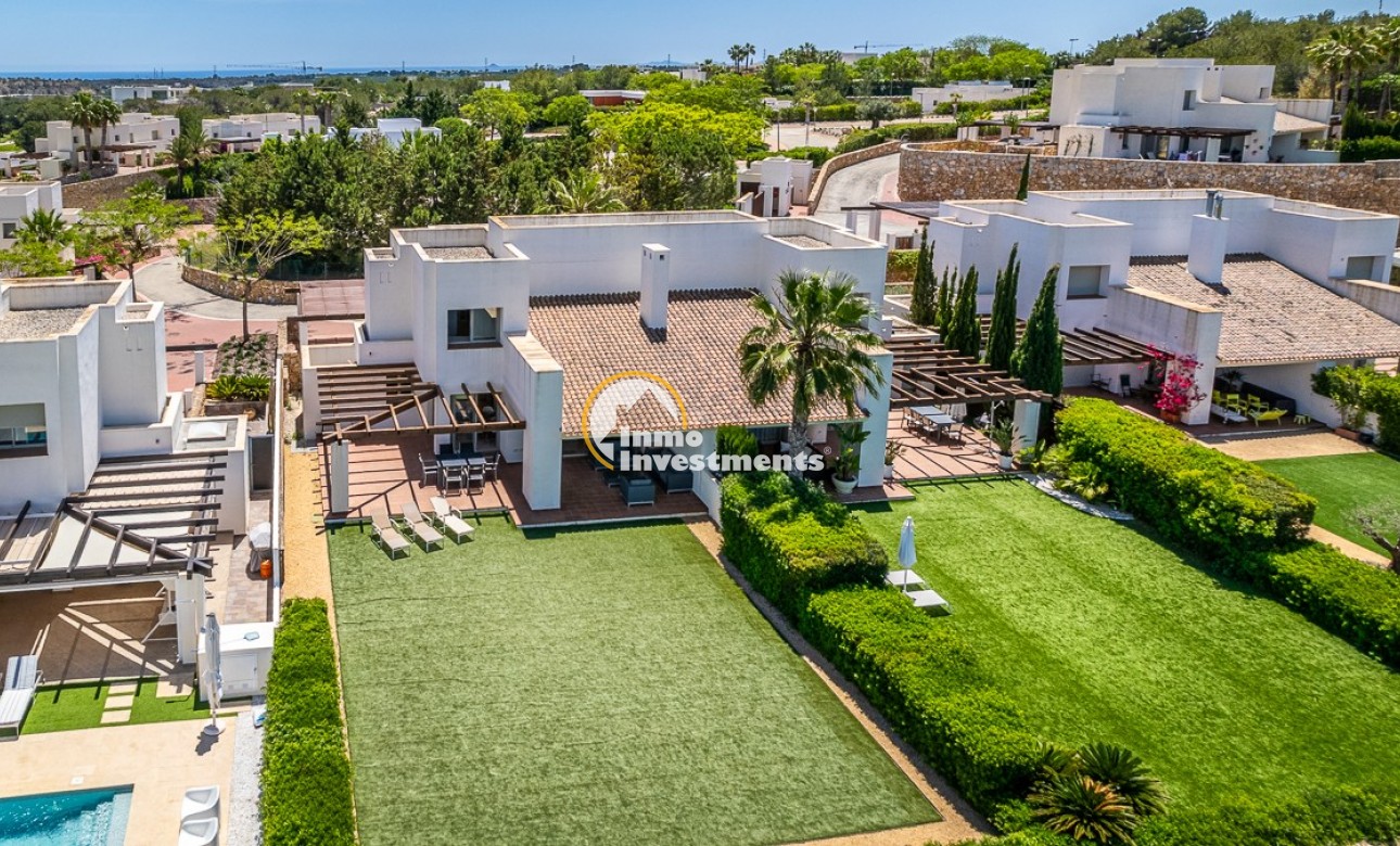 Resale - Villa - Orihuela Costa - Las Colinas
