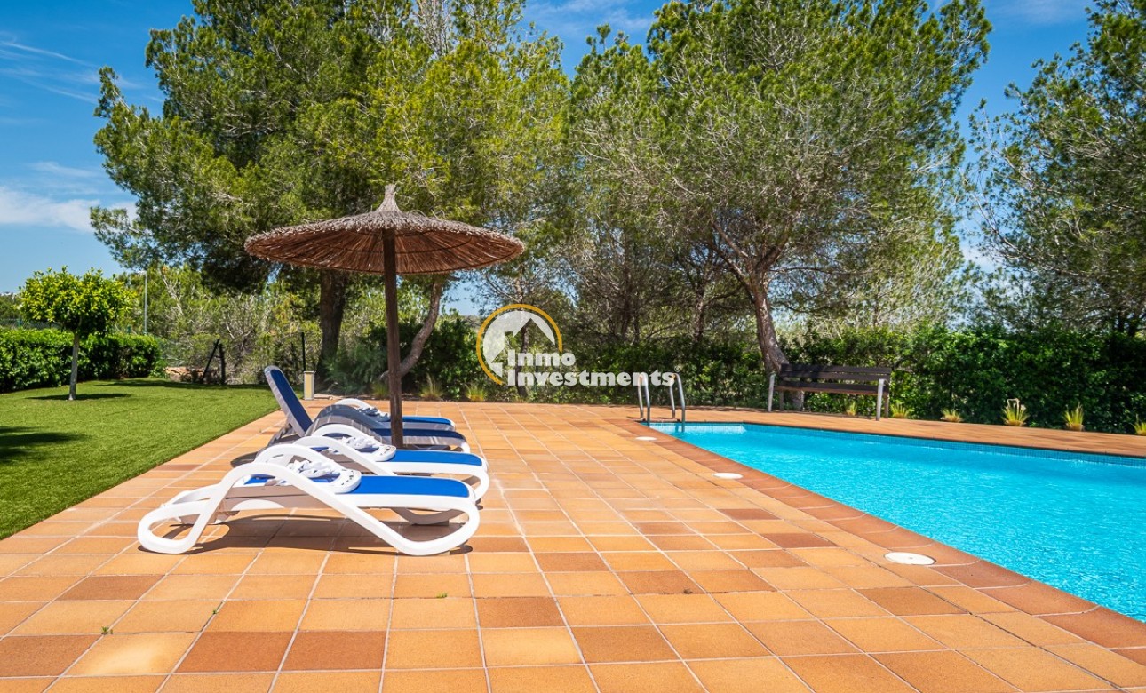 Resale - Villa - Orihuela Costa - Las Colinas