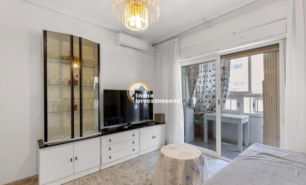 Resale - Apartment - Torrevieja - Centro - Muelle Pesquero