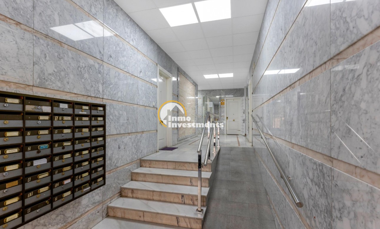 Resale - Apartment - Torrevieja - Centro - Muelle Pesquero