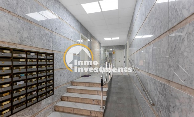 Resale - Apartment - Torrevieja - Centro - Muelle Pesquero