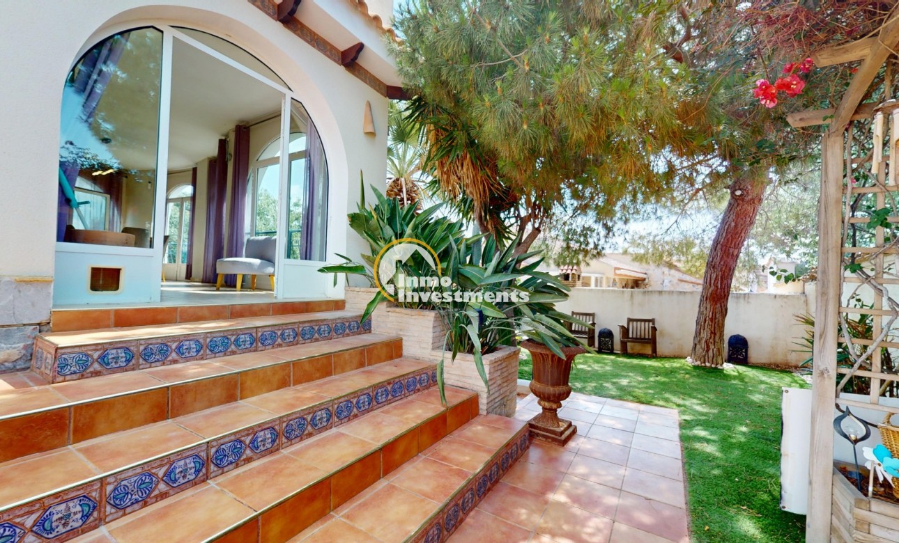 Resale - Villa - Orihuela Costa - La Zenia