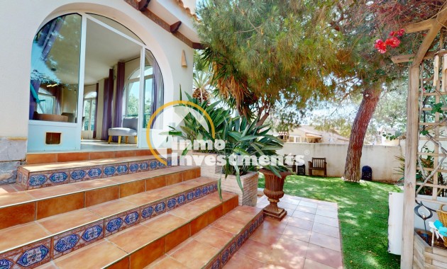 Resale - Villa - Orihuela Costa - La Zenia