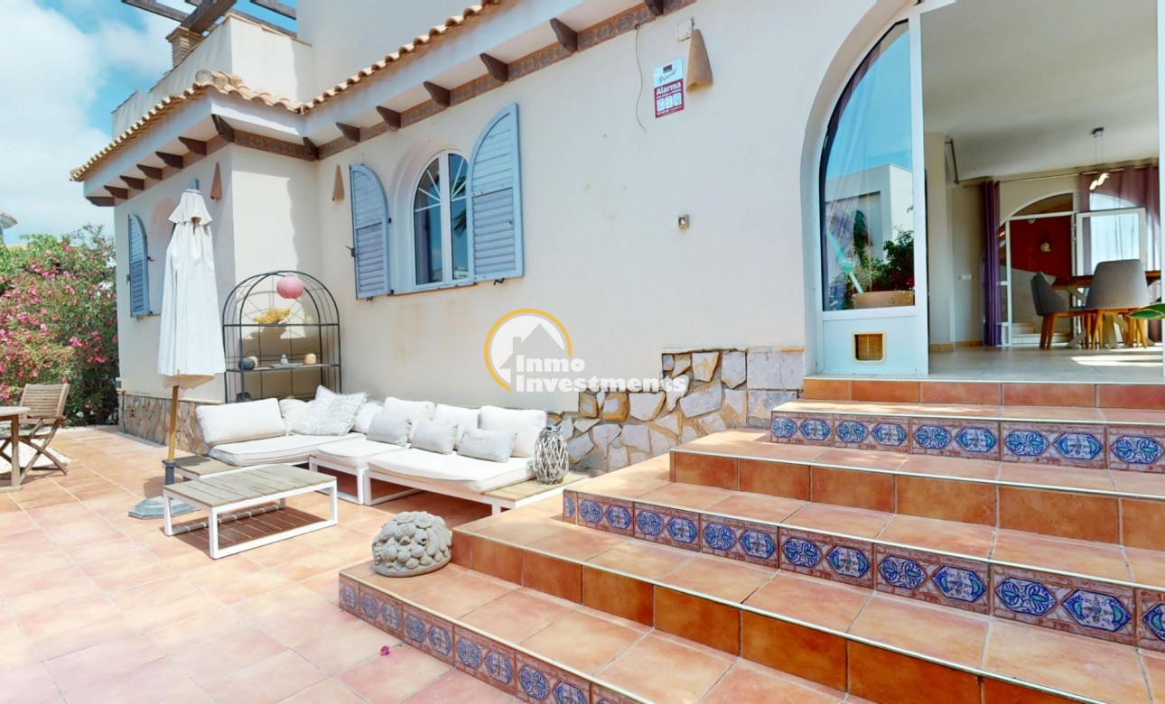 Resale - Villa - Orihuela Costa - La Zenia