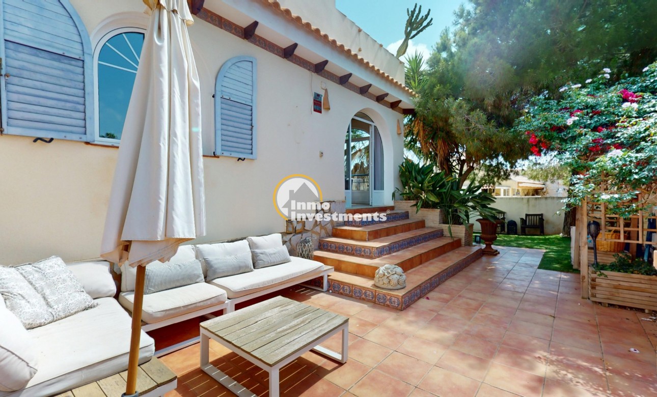 Resale - Villa - Orihuela Costa - La Zenia