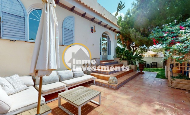 Resale - Villa - Orihuela Costa - La Zenia