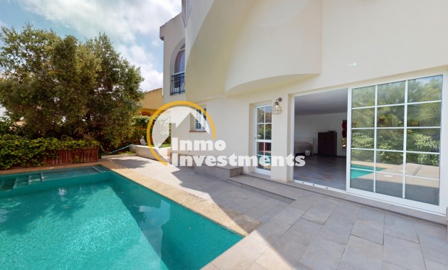 Resale - Villa - Orihuela Costa - La Zenia