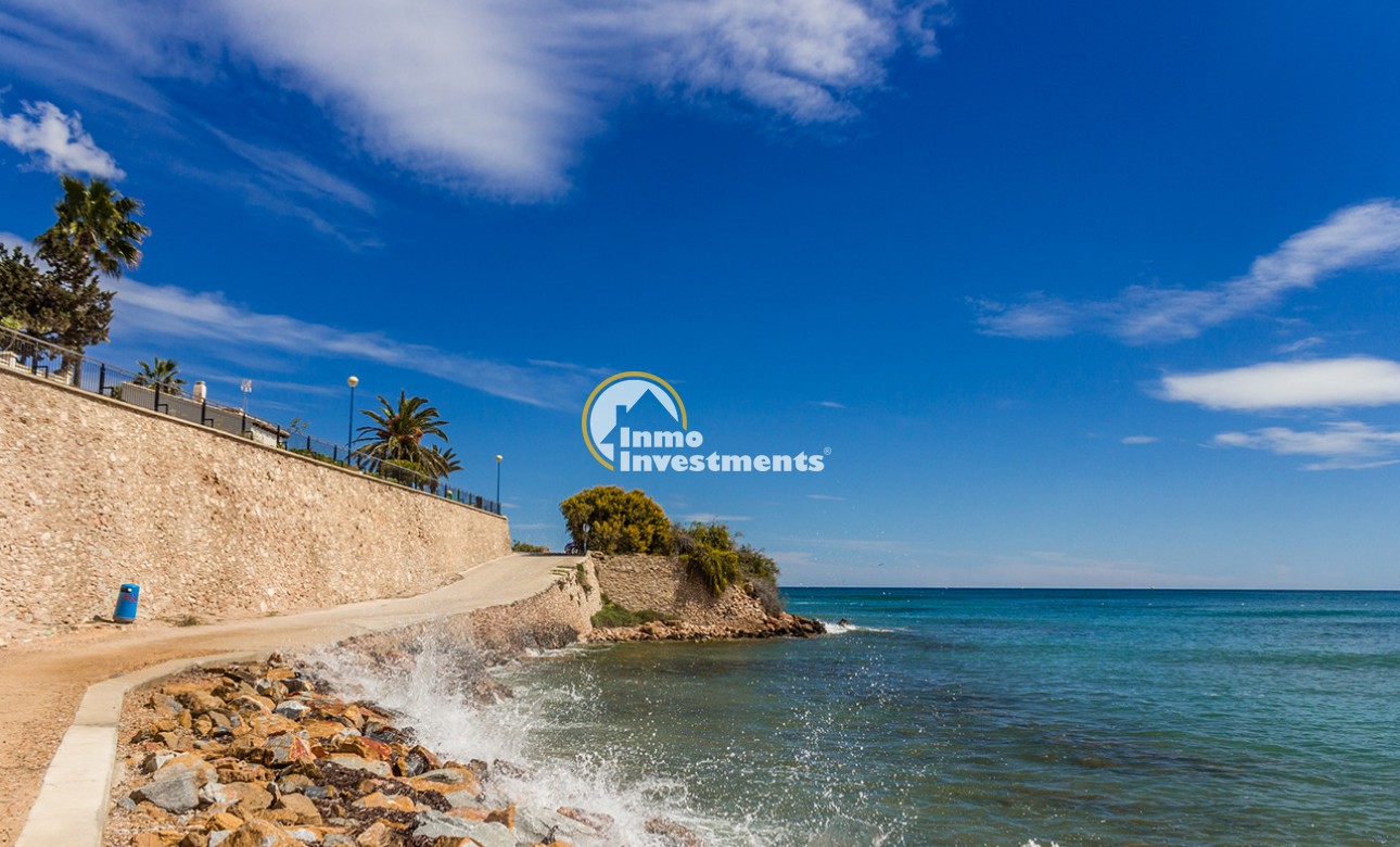 Resale - Villa - Punta Prima - Beachside