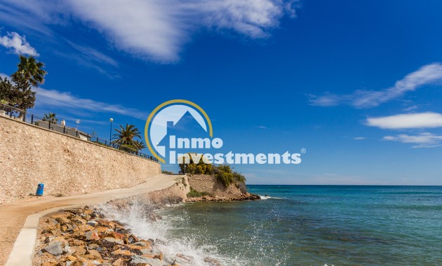 Resale - Villa - Punta Prima - Beachside