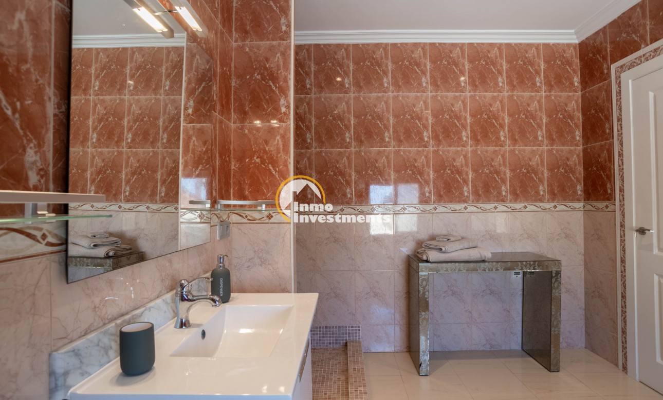 Resale - Villa - San Miguel de Salinas - Las Communicaciones