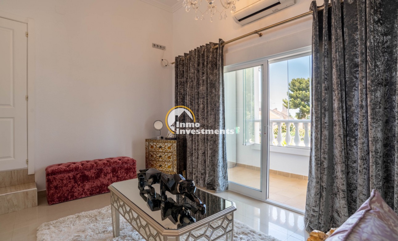 Resale - Villa - San Miguel de Salinas - Las Communicaciones