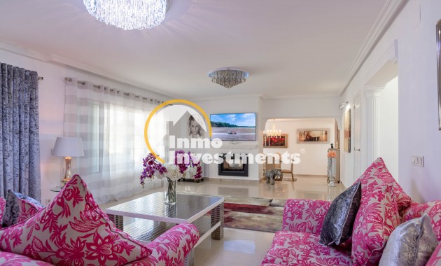 Resale - Villa - San Miguel de Salinas - Las Communicaciones