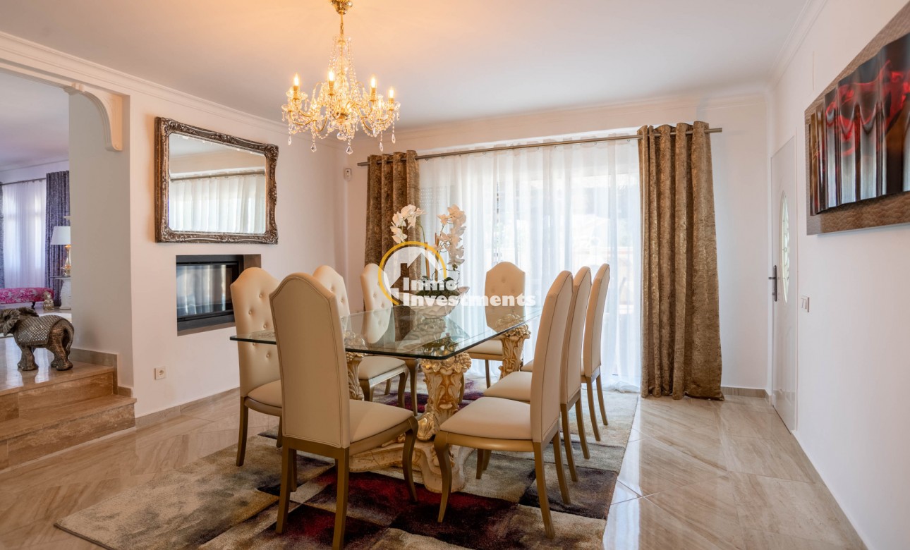 Resale - Villa - San Miguel de Salinas - Las Communicaciones