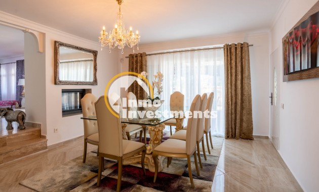 Resale - Villa - San Miguel de Salinas - Las Communicaciones