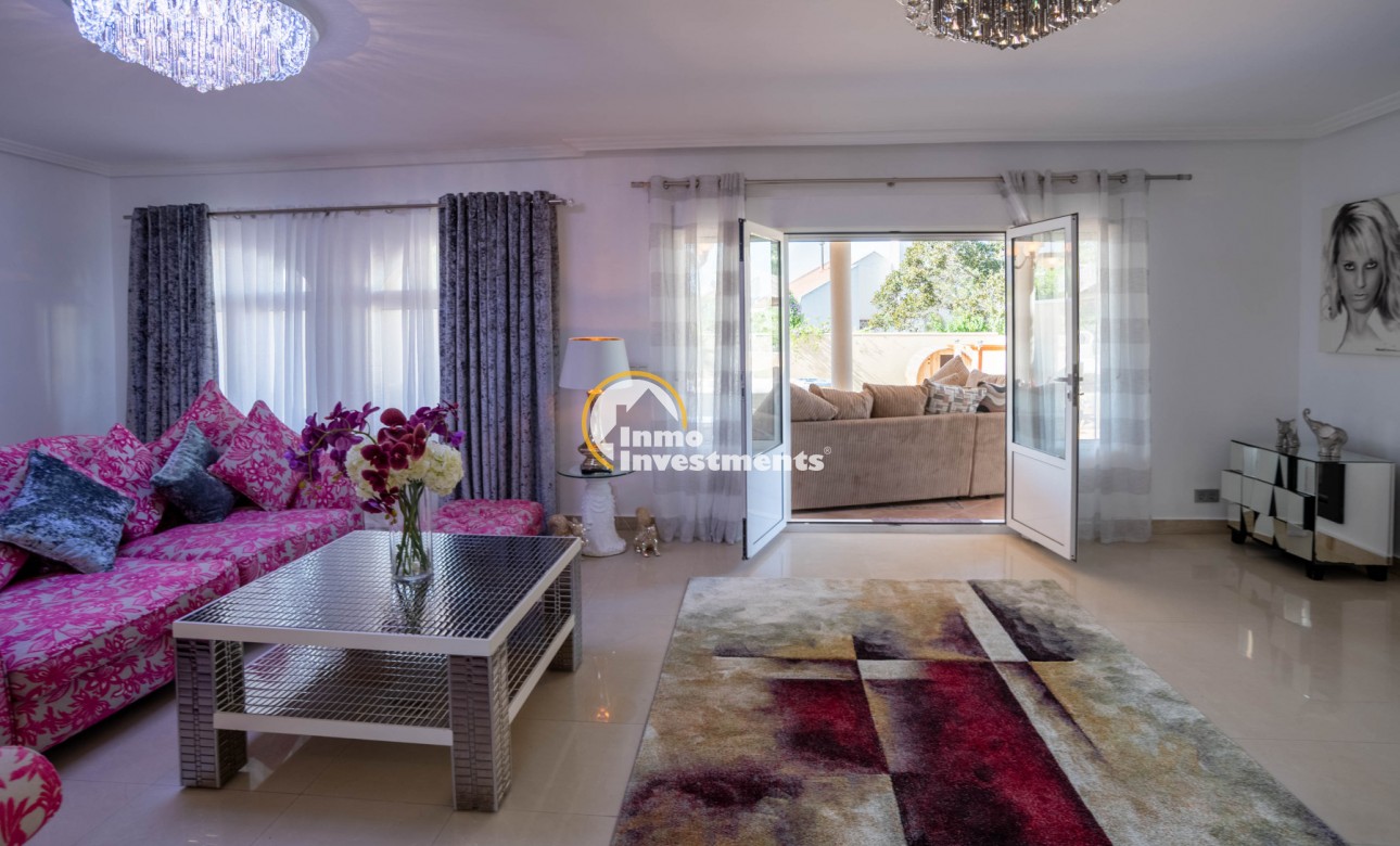 Resale - Villa - San Miguel de Salinas - Las Communicaciones