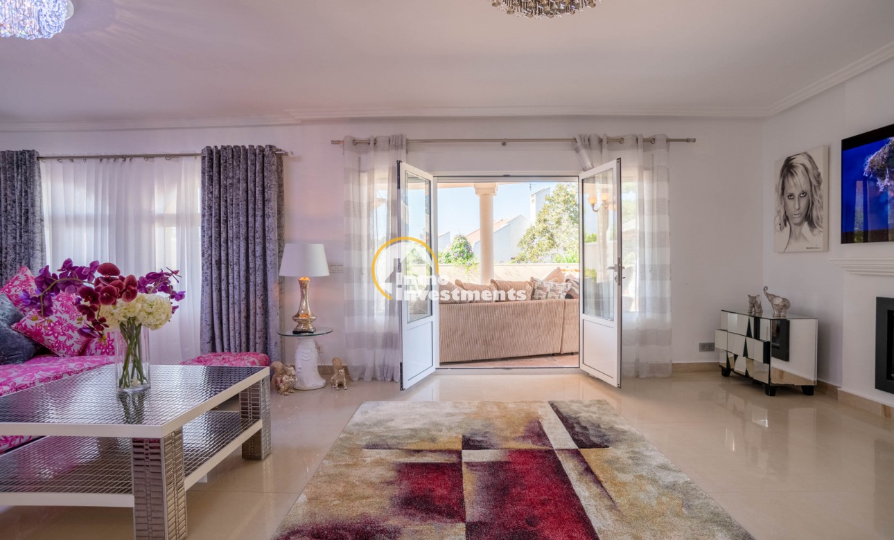 Resale - Villa - San Miguel de Salinas - Las Communicaciones