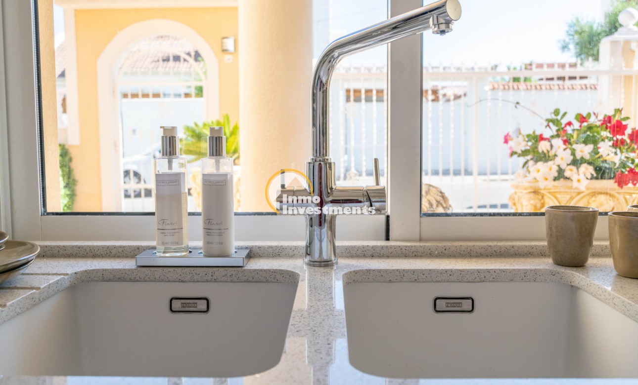 Resale - Villa - San Miguel de Salinas - Las Communicaciones