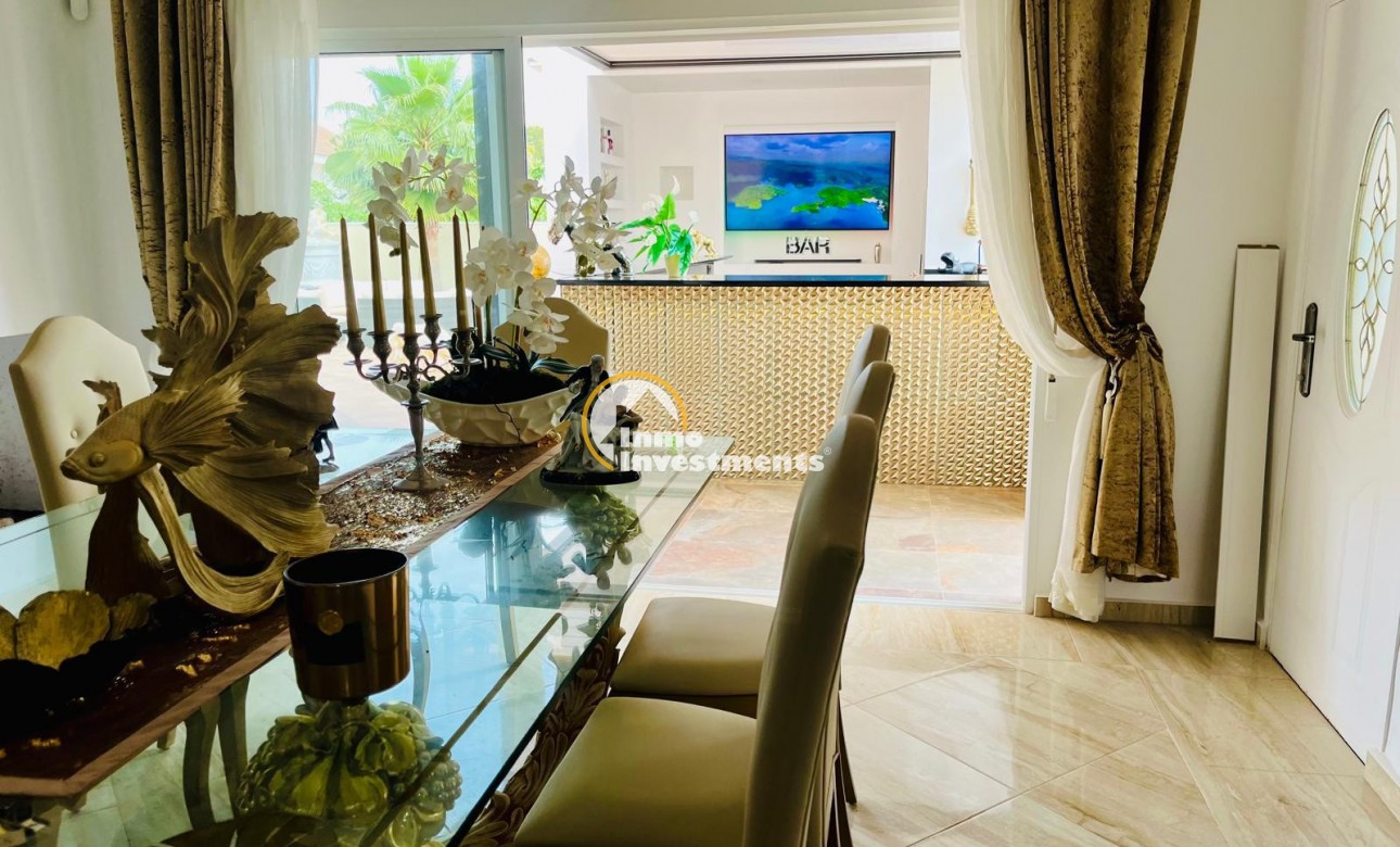 Resale - Villa - San Miguel de Salinas - Las Communicaciones