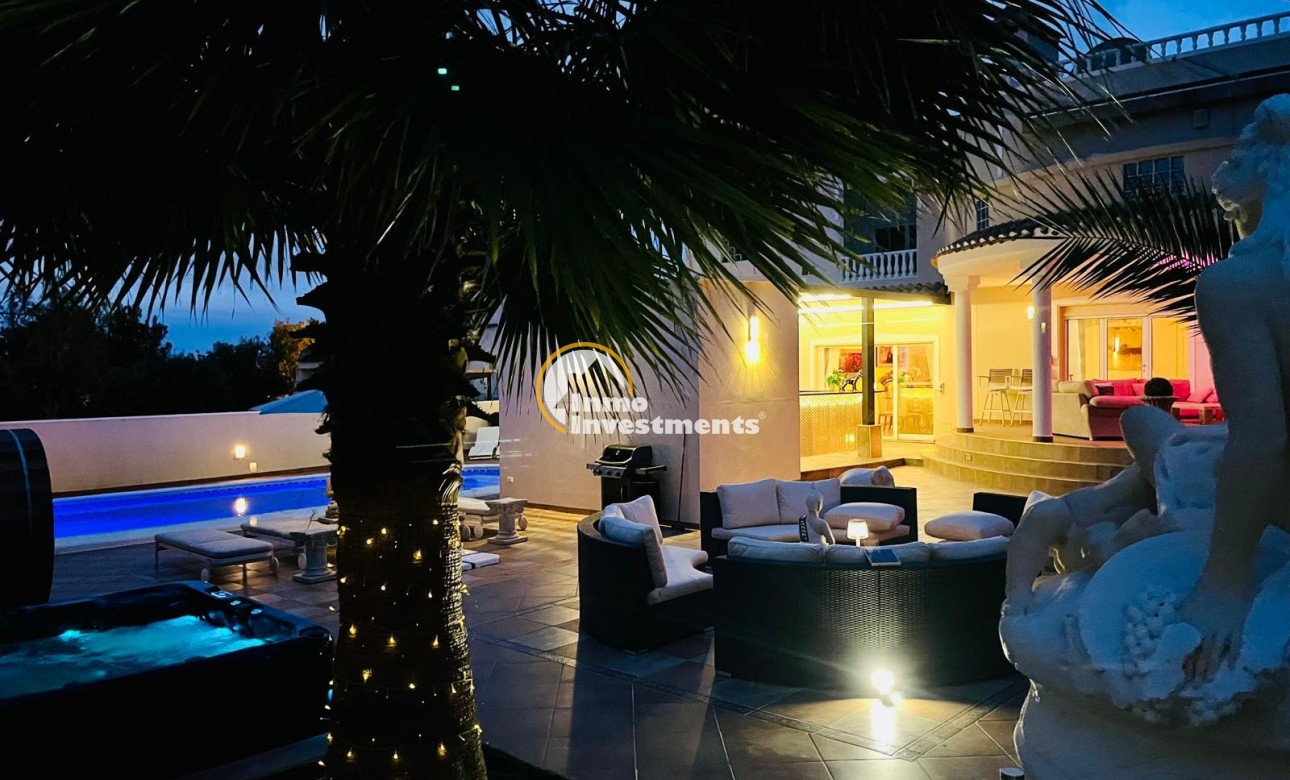 Resale - Villa - San Miguel de Salinas - Las Communicaciones