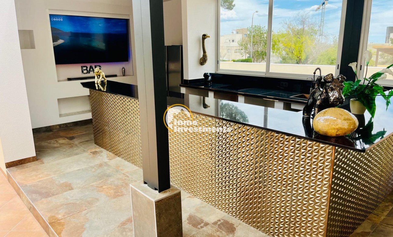 Resale - Villa - San Miguel de Salinas - Las Communicaciones