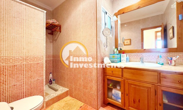 Reventa - Chalet independiente - Torrevieja